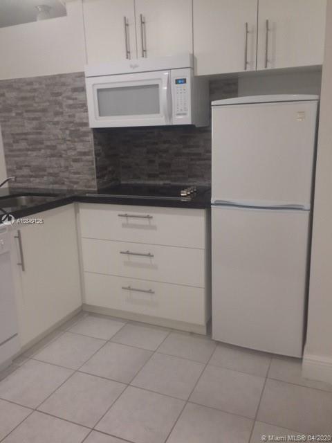 Building Photo - 999 Brickell Ave