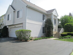 Building Photo - 656 S Rosehall Ln