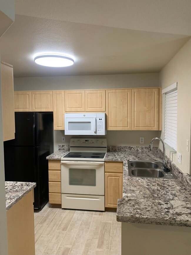 Kitchen - 1880 E Morten Ave