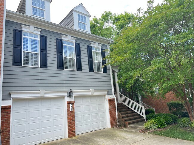 Building Photo - Spacious 3 Bed | 3.5 Bath End Unit Townhom...