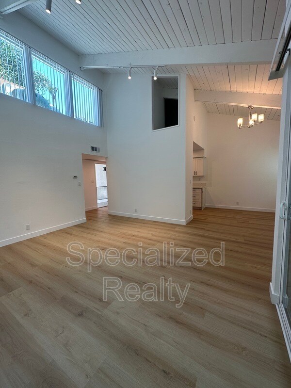 Foto del edificio - 12325 Moorpark St