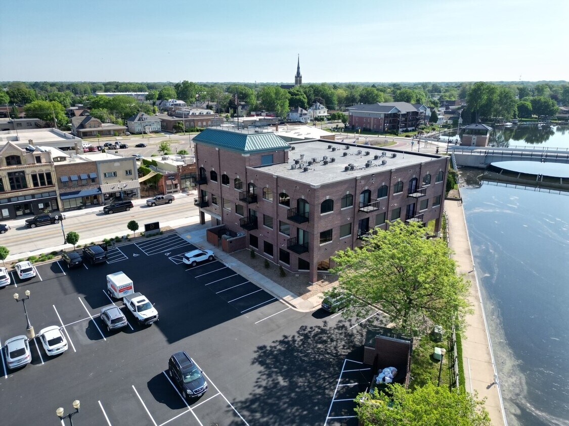 Discovery Point Apartments in Menasha, WI