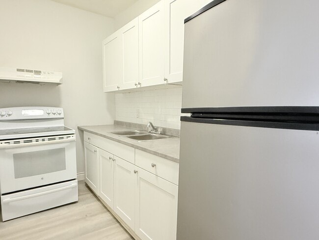 Building Photo - 581 Pierre Ave