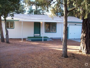 Building Photo - 403 E Forest Dr