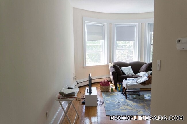 Foto del edificio - 19 Fairbanks St