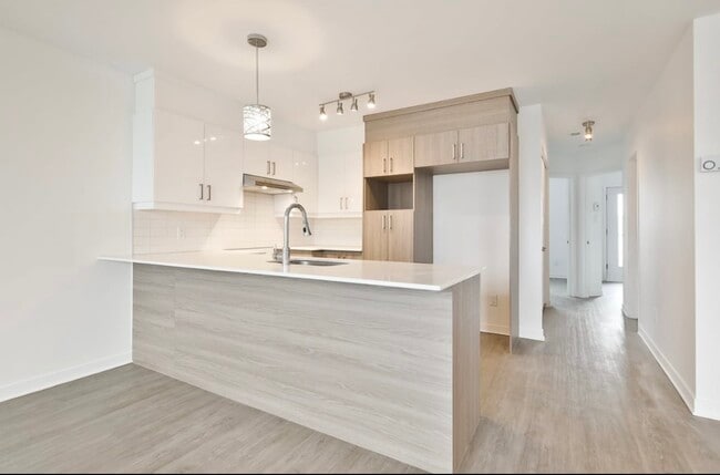 Building Photo - 1165 Rue Du Grand-Pic