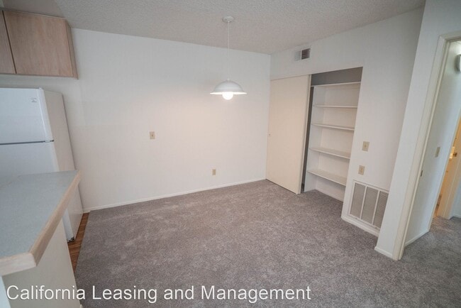 Building Photo - 1 br, 1 bath House - 18820 Mandan St. #406