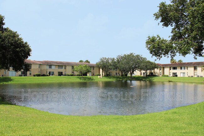 Building Photo - 10032 Twin Lakes Dr