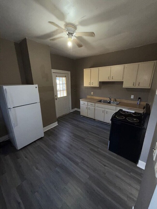 Foto del edificio - 1708 S Kerth Ave