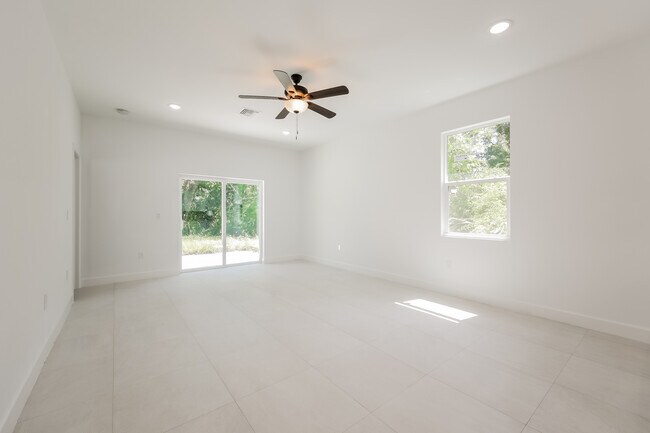 Foto del edificio - 4414 Bessie Ave