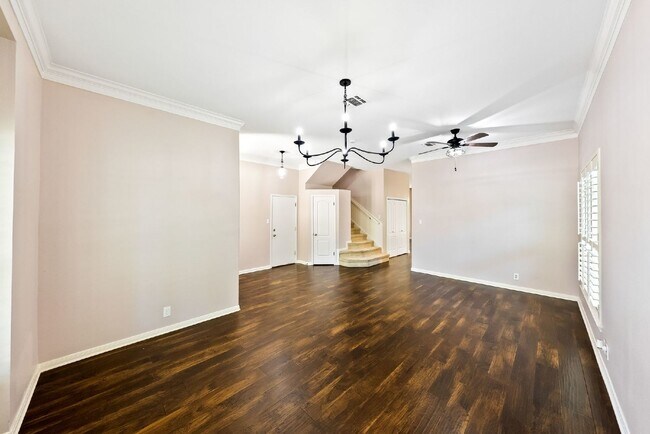 Foto del edificio - Spacious Cul De Sac Location Surrounded by...