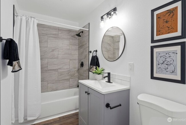 Building Photo - 114 N Gold St