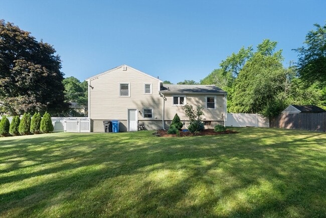 Building Photo - 221 Totten Pond Rd