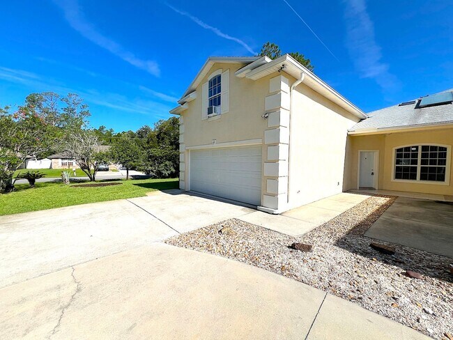 Building Photo - Huge 4 Bed 3 Bath 2 Car Townhome w FENCED YARD  for Rent!