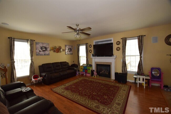 Building Photo - 206 Hampton Lake Dr