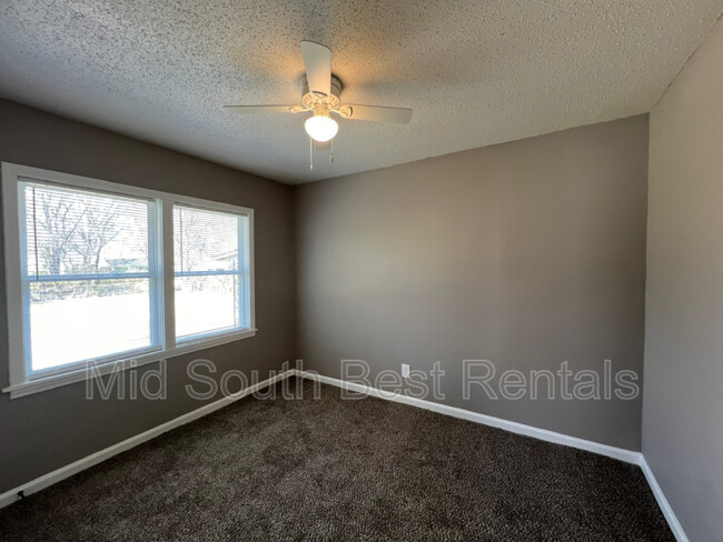 Building Photo - 3036 Cromwell Ave