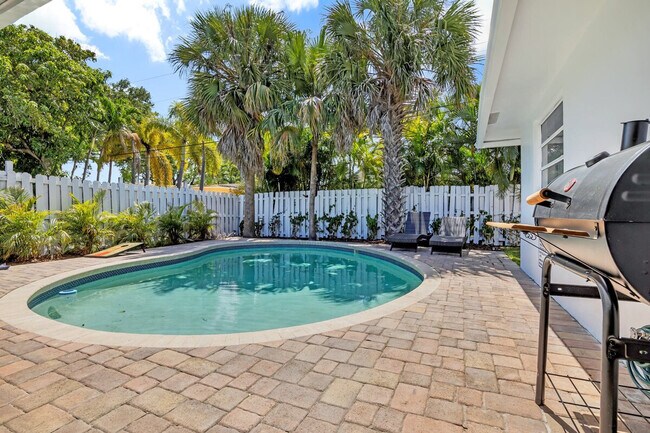 Building Photo - 2932 NW 10th Ave