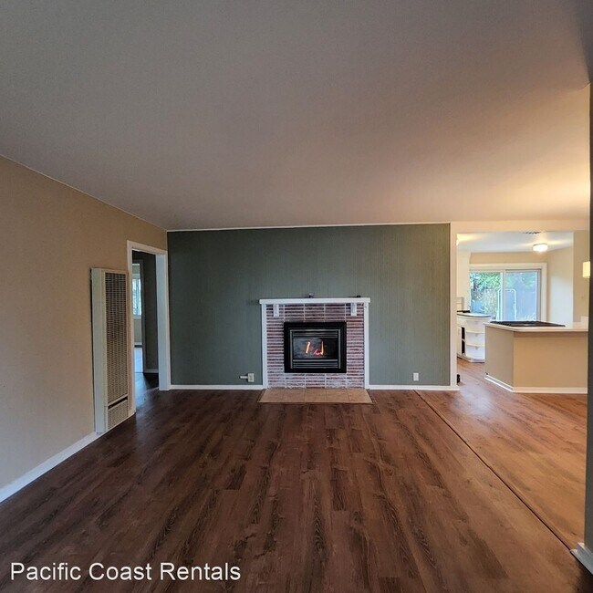 Foto del edificio - 4 br, 1 bath House - 2628 Claremont Dr.