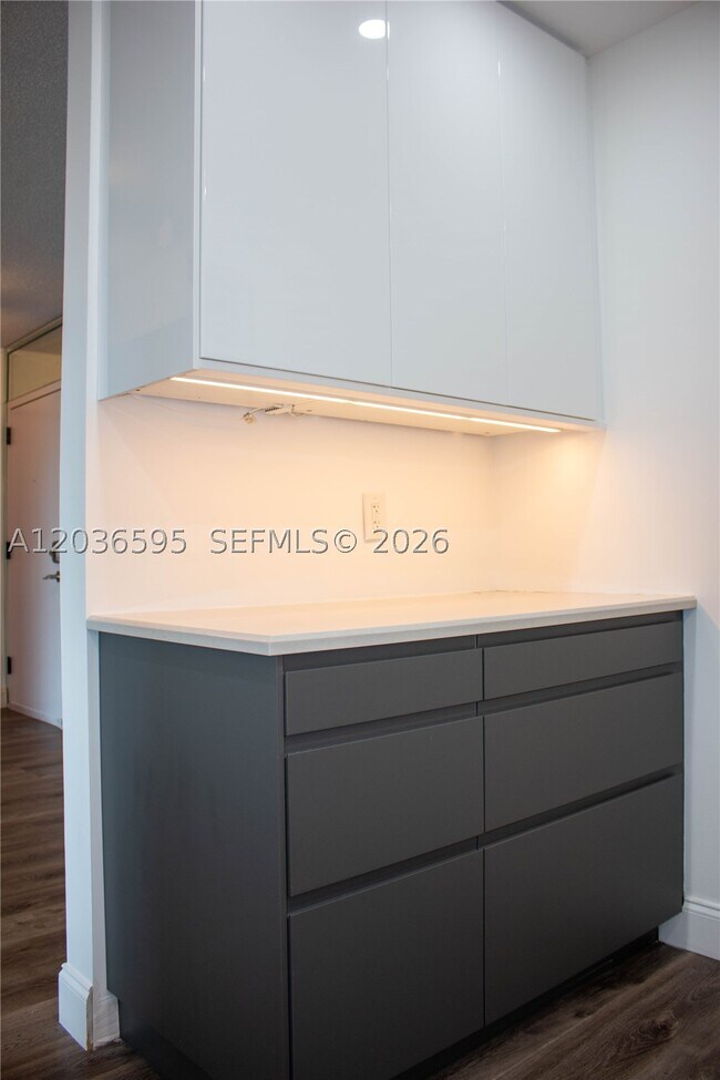 Foto del edificio - 4164 Inverrary Dr
