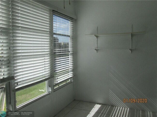 Foto del edificio - 6300 NW 62nd St