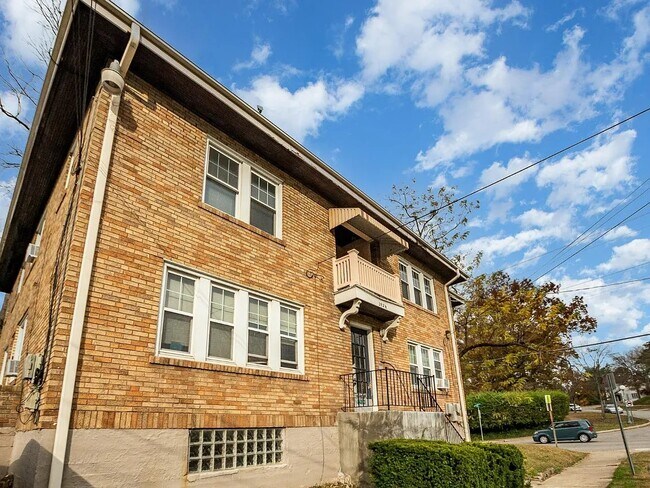 Photo - 2924 Victoria Ave Apartments