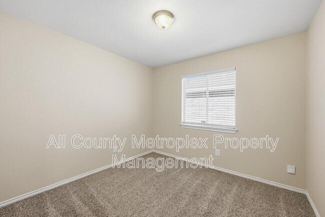 Building Photo - 2701 Cattleman Dr