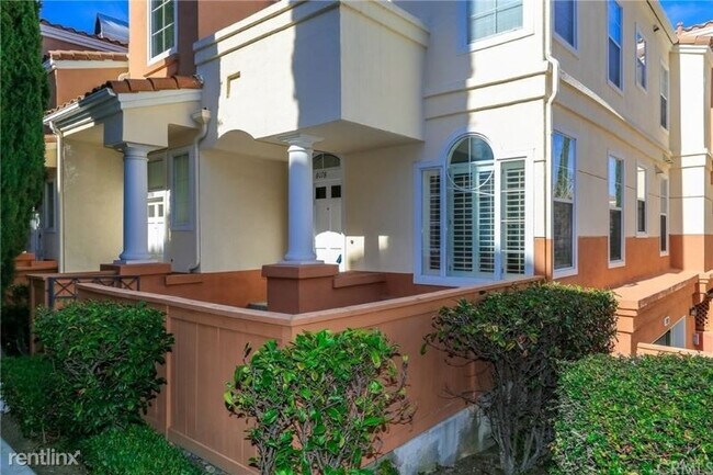 Building Photo - 3 br, 2 bath Condo - 8073 E Venice way