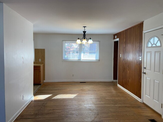 Foto del edificio - 3 BR House w/ Fenced-in Yard Convenient to...