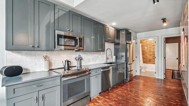 Building Photo - 310 N Rampart St