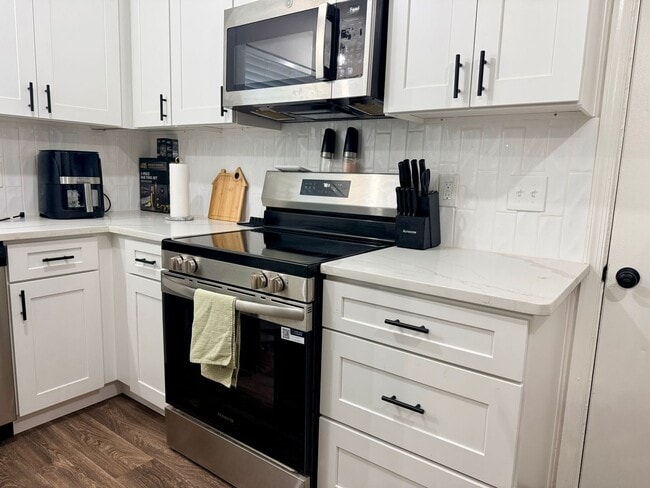 Building Photo - Gorgeous Single Family 4 bedroom furnished rental in Green Run