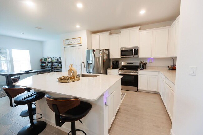 Foto del edificio - 4 Bedroom 2 Bath home for rent with beauti...