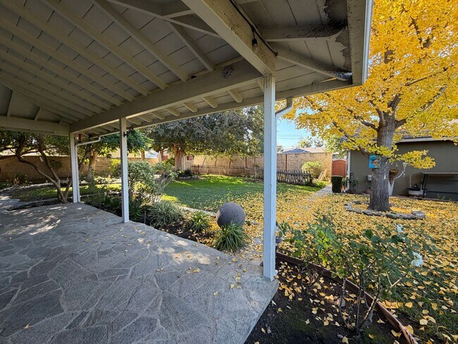 Foto del edificio - Beautiful 3 Bedroom Home in West Covina