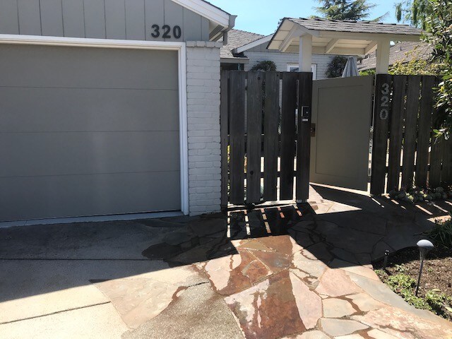 Entry - 320 E Bellevue Ave