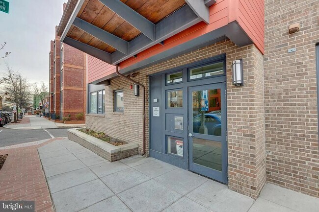 Foto del edificio - 2920 Georgia Ave NW