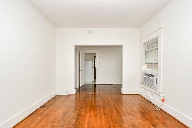 Building Photo - 4414 Mt Vernon St