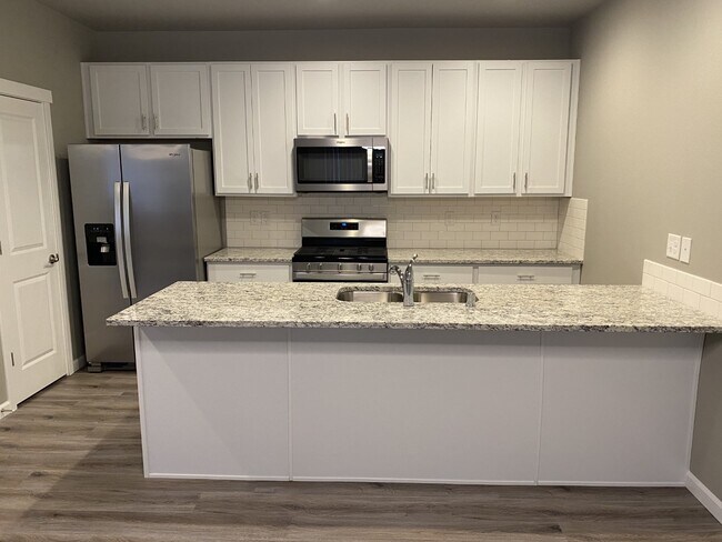 Foto del edificio - 6922 Delaney Ln NE