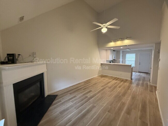 Foto del edificio - 3045 Lakeside Cir