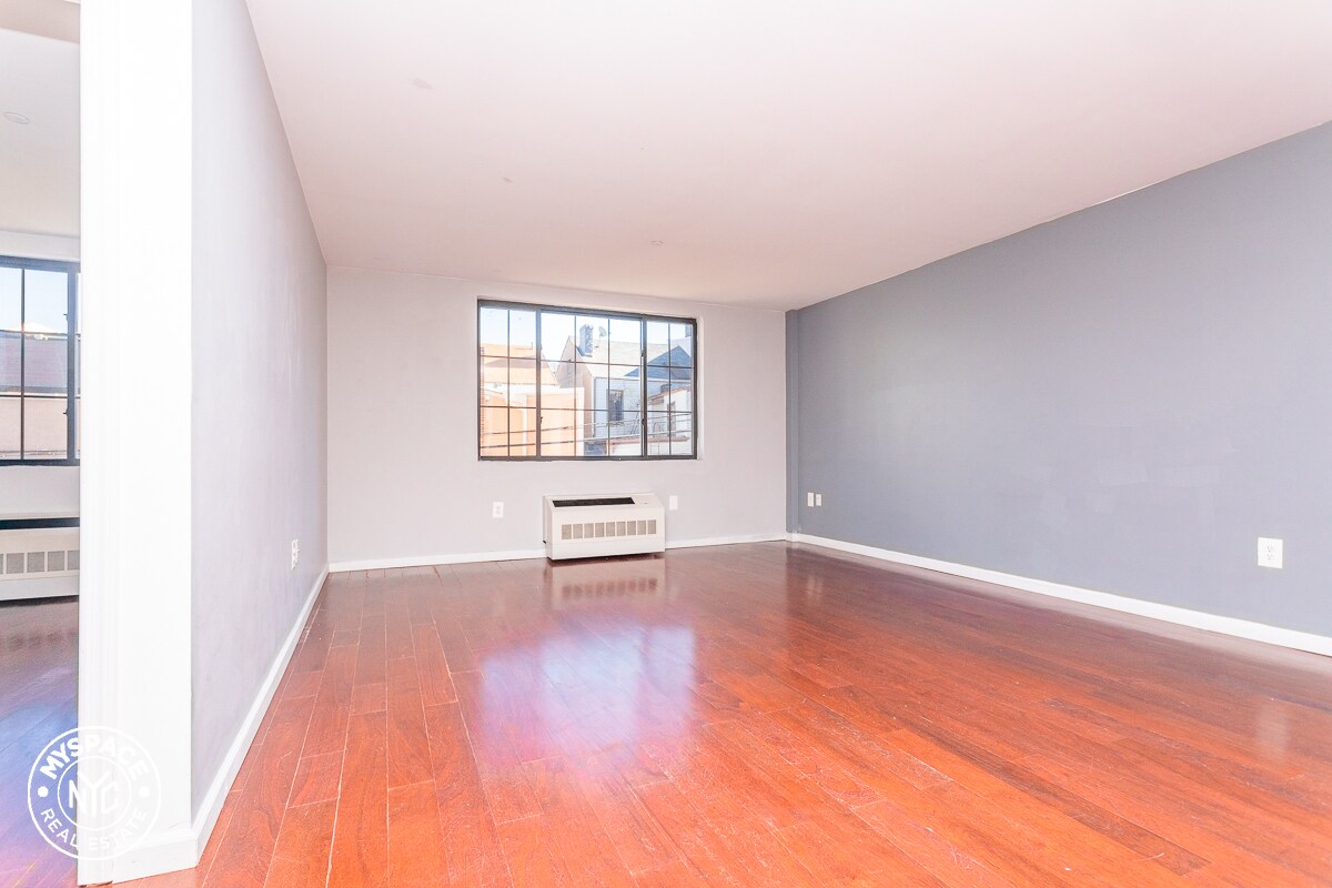 Primary Photo - 24 Lawton St