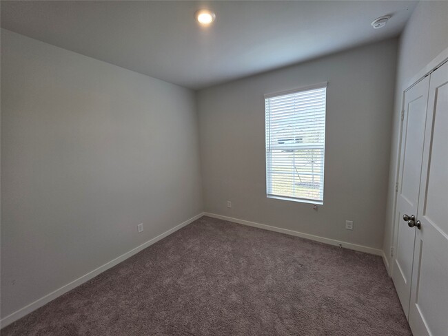 Building Photo - 25049 Pomegranate Pl