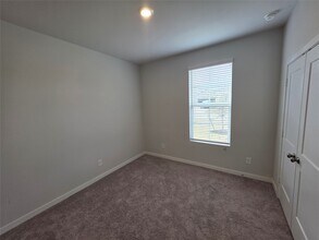 Building Photo - 25049 Pomegranate Pl