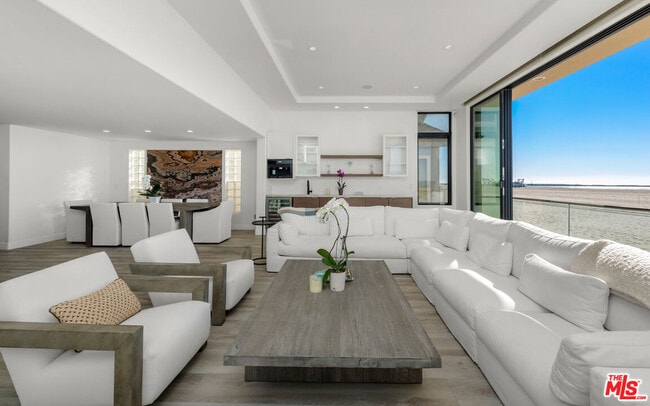 Building Photo - 3461 Ocean Dr