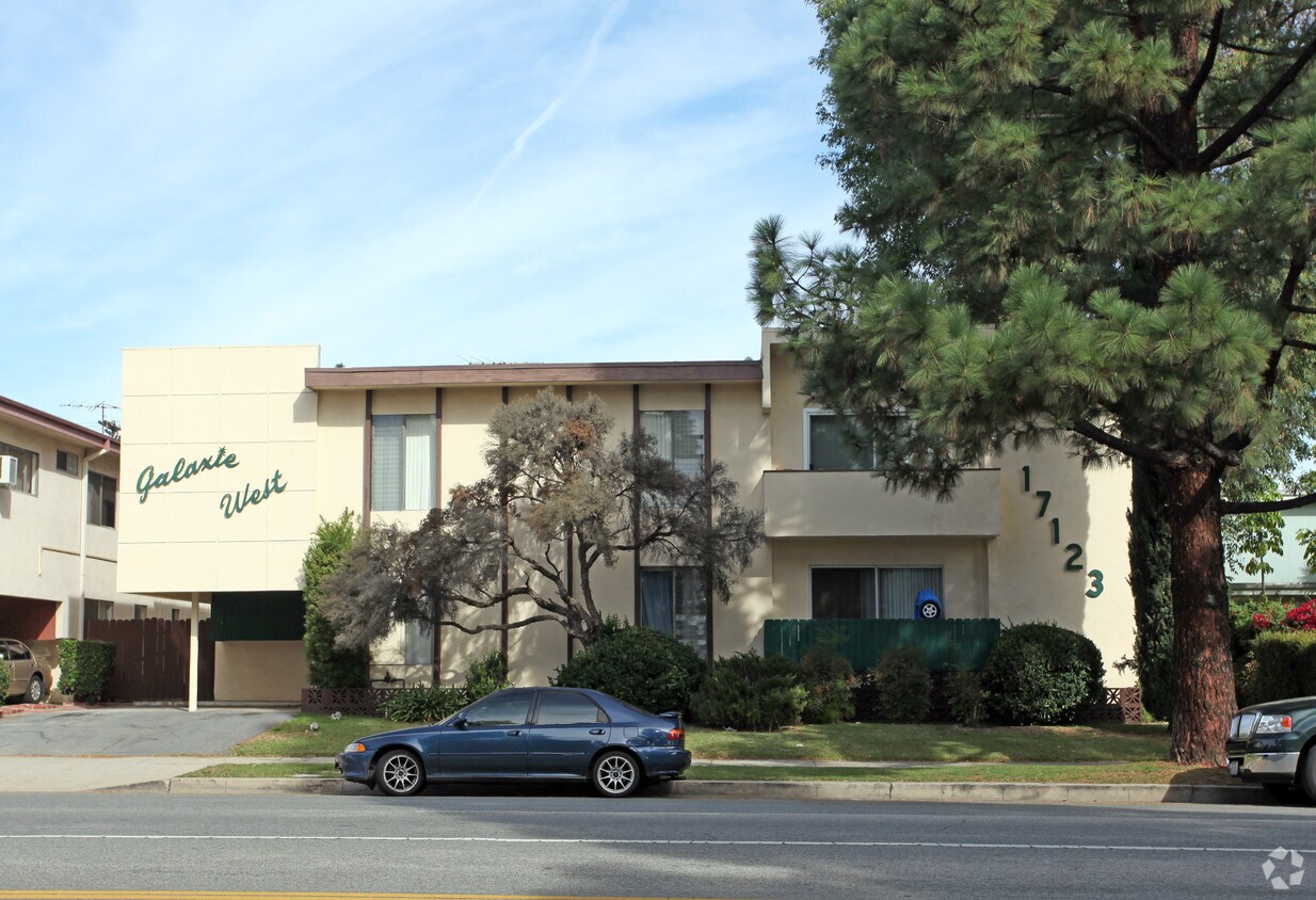 Foto del edificio - 17123 Chatsworth St