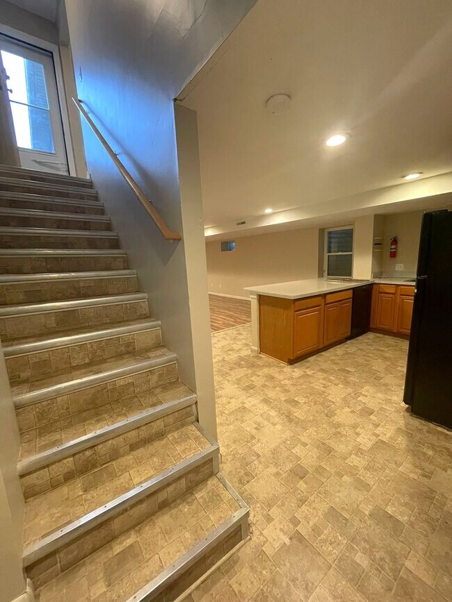 Building Photo - Four Bedroom House | Winter Term Special!