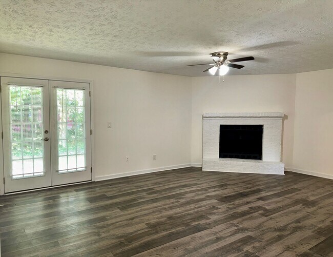 Foto del edificio - Updated 3 Bed/2 Bath Ranch Home on Quiet, ...