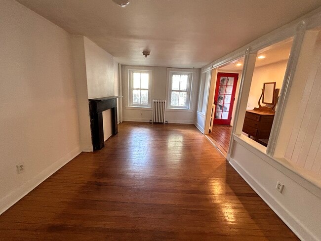 Living room - 308 16th St