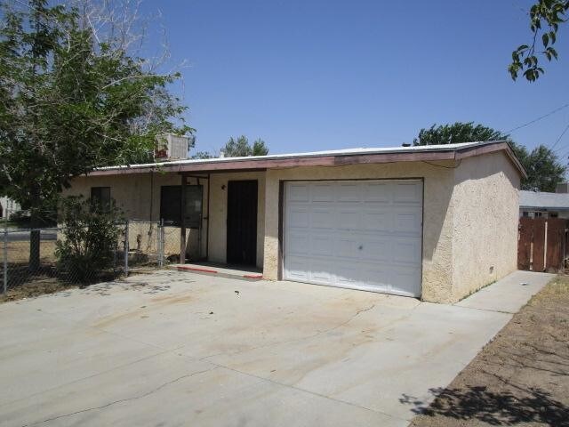 Foto del edificio - 3 bedroom in Lancaster CA 93534