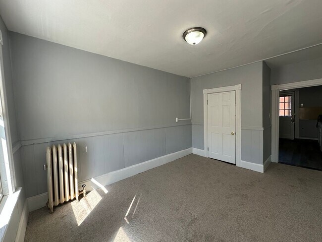 Foto del edificio - Third Floor ALL INCLUSIVE Studio in Downtown Manchester, NH, $1350/month