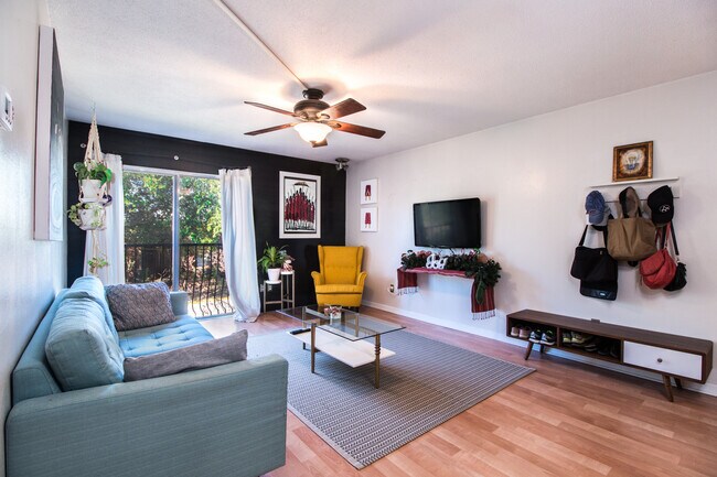 Building Photo - 1700 SW 16th Ct