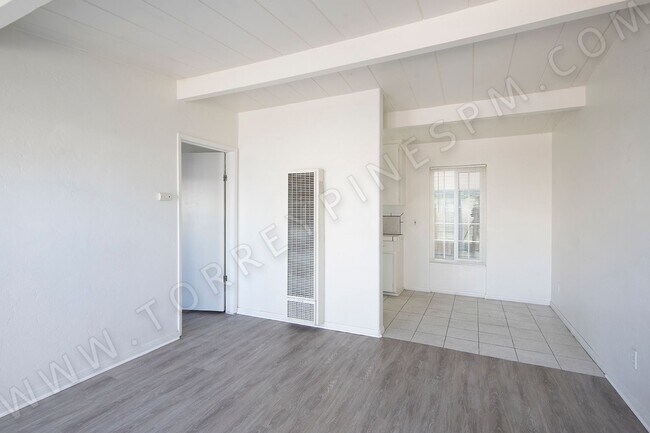 Foto del edificio - Pacific Beach 1 Bedroom Cottage with Parki...