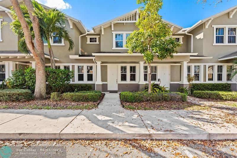 Foto principal - 580 Pacific Grove Dr